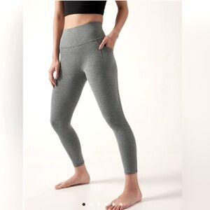 Athleta Salutation Stash 7/8 Tight, size M